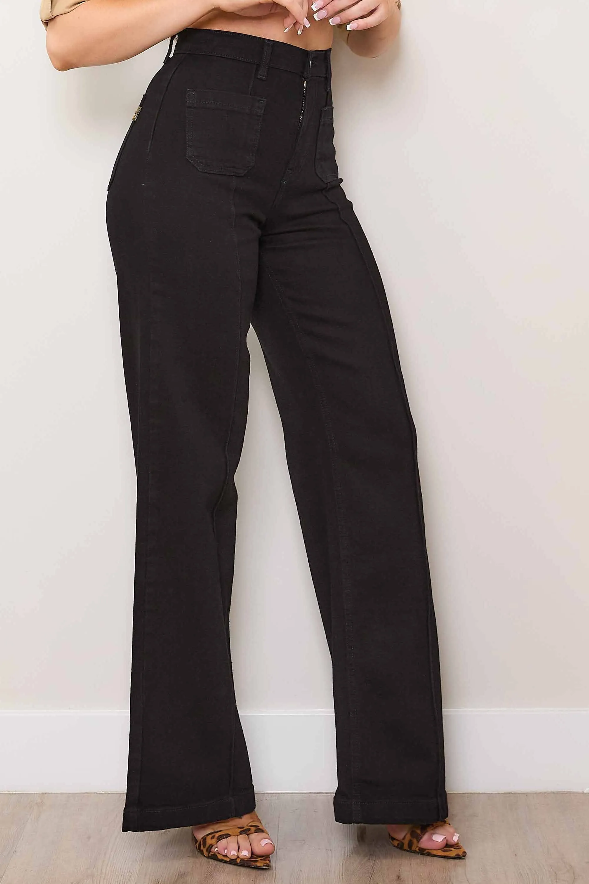 Square Pockets Wide Leg Jeans