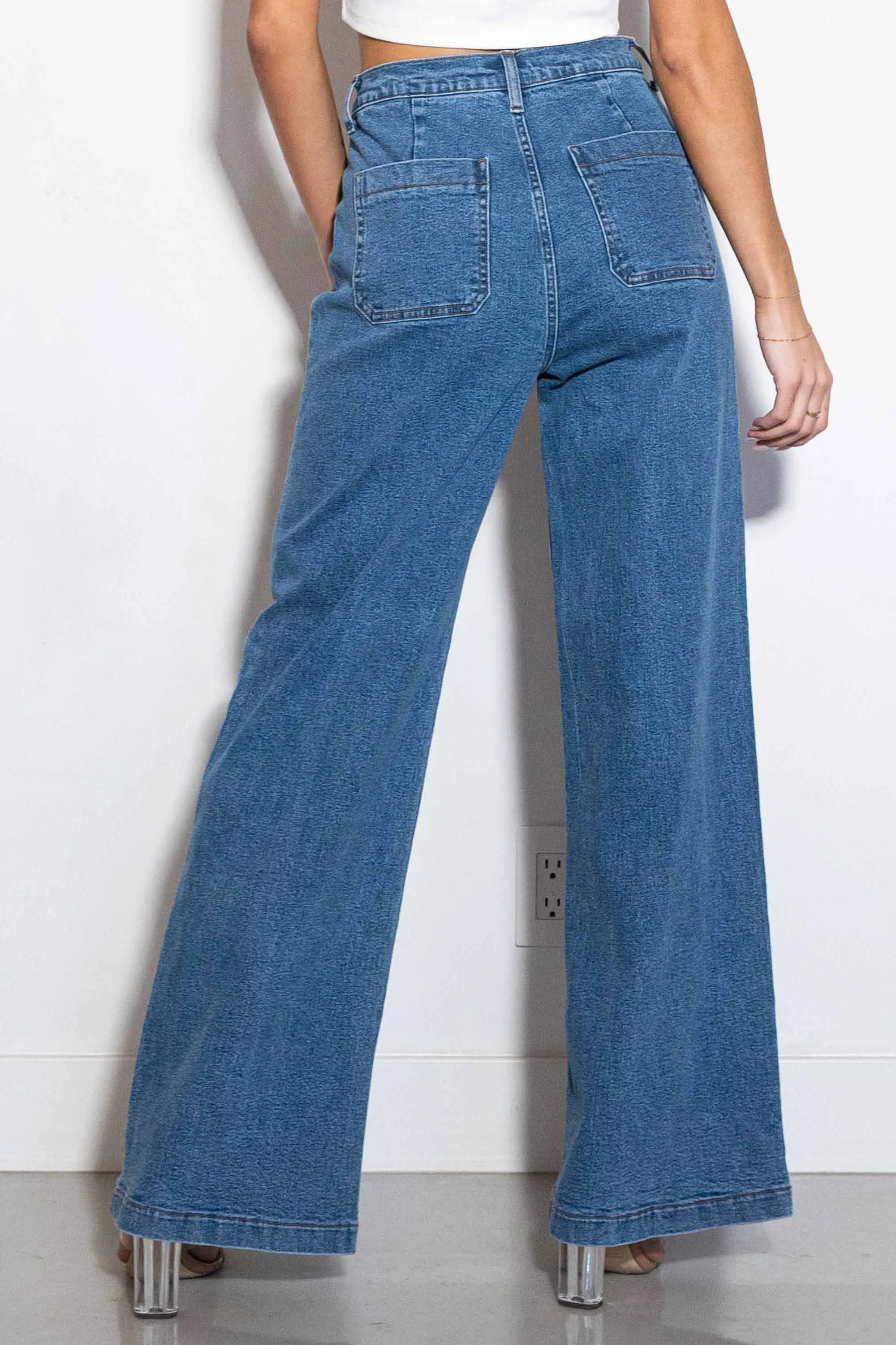 Square Pockets Wide Leg Jeans